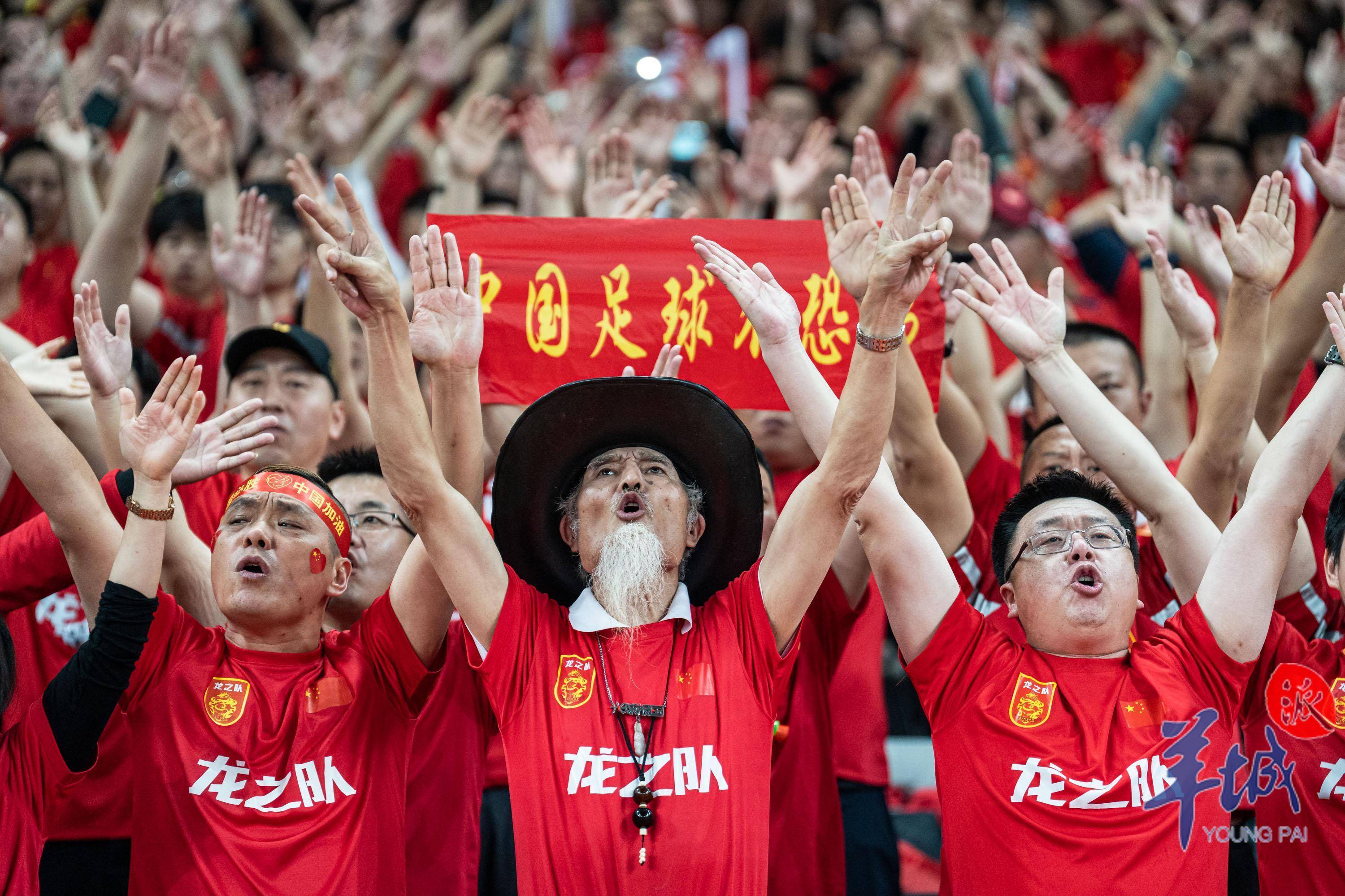 让球迷狂欢的胜利，赛场上灿烂绝伦的表现